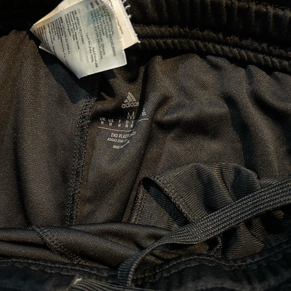 Adidas Pants with Zipper Pockets - Secure Storage Meets Comfort - Picture 6 of 8